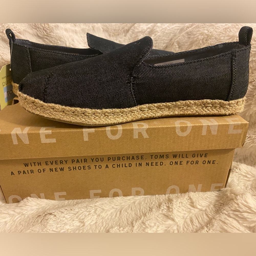 TOMS Women’s Deconstructed Alpargata
Black Denim Loafers, size 7